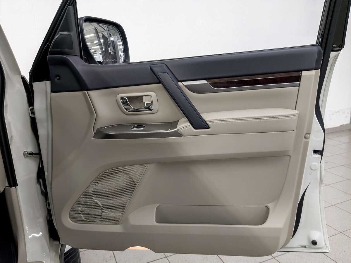 Mitsubishi Pajero 2021