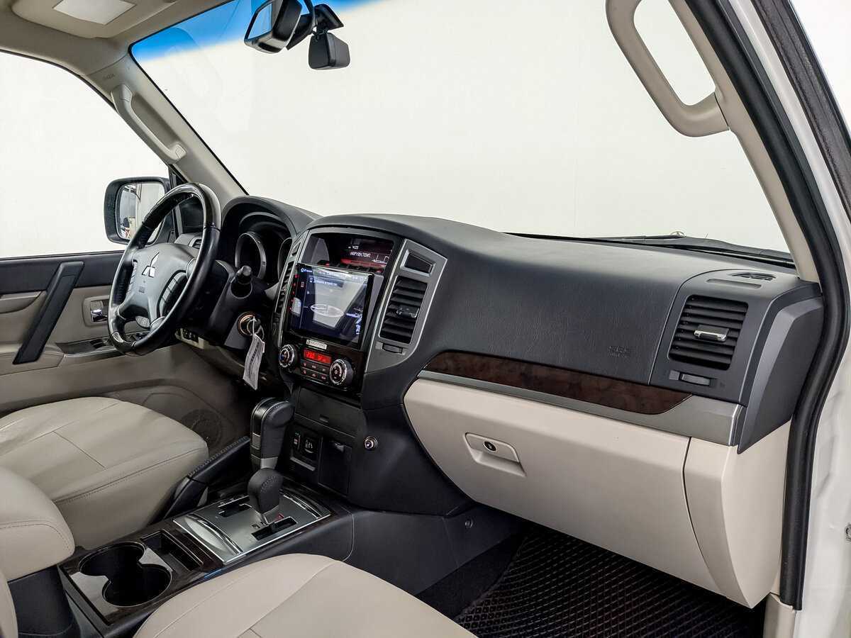 Mitsubishi Pajero 2020