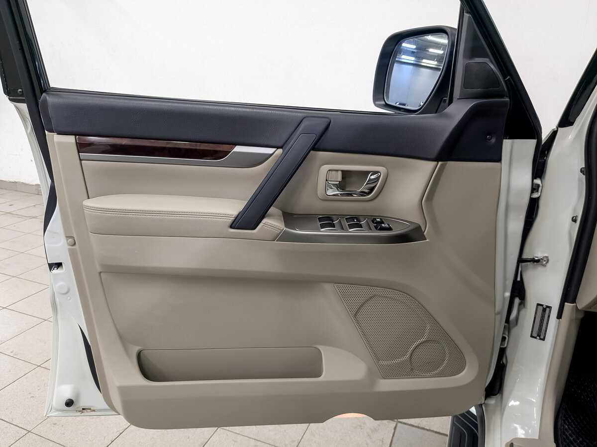 Mitsubishi Pajero 2020
