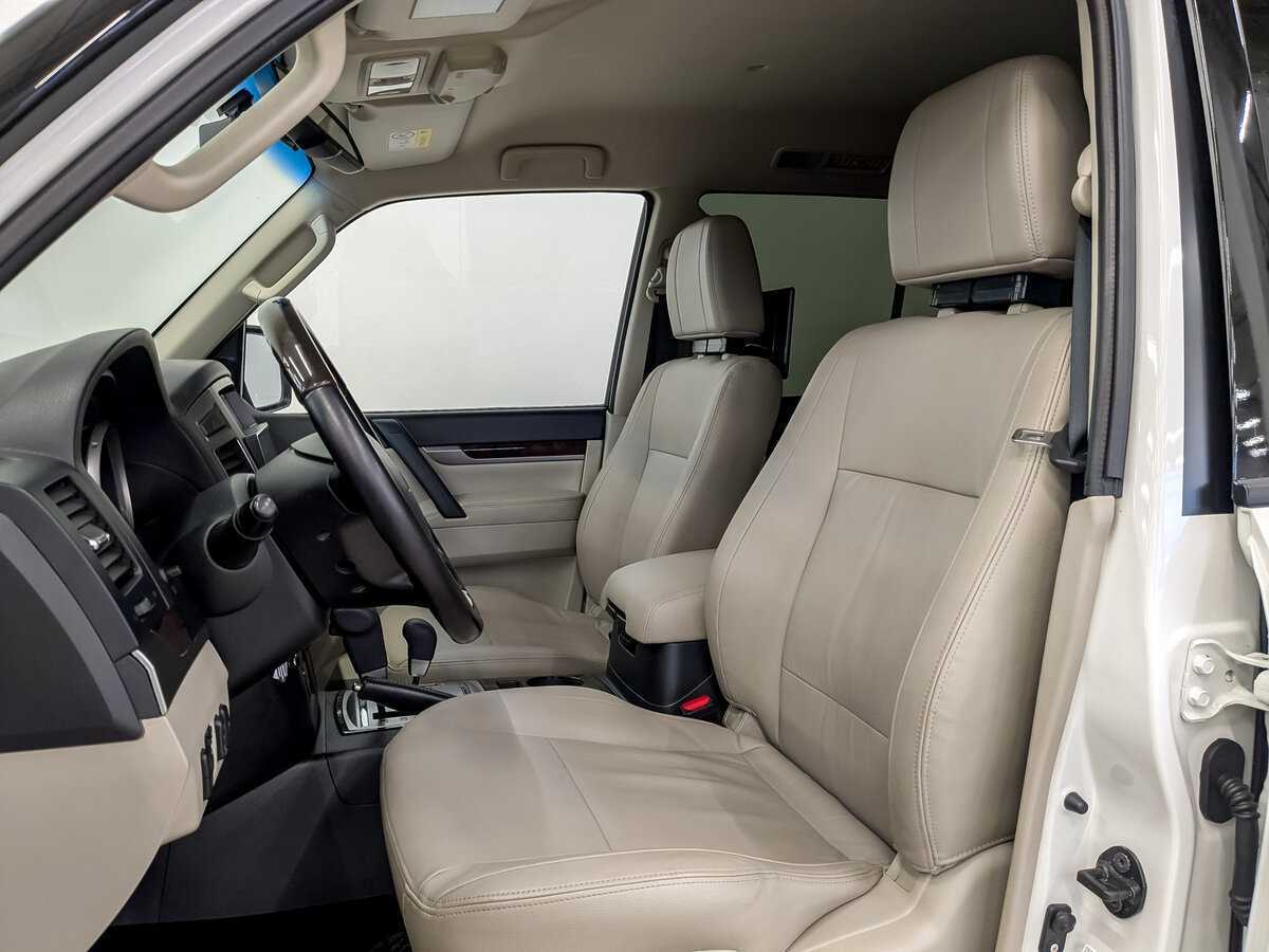 Mitsubishi Pajero 2020