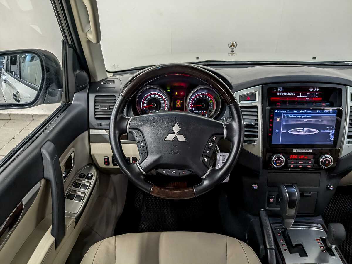 Mitsubishi Pajero 2020