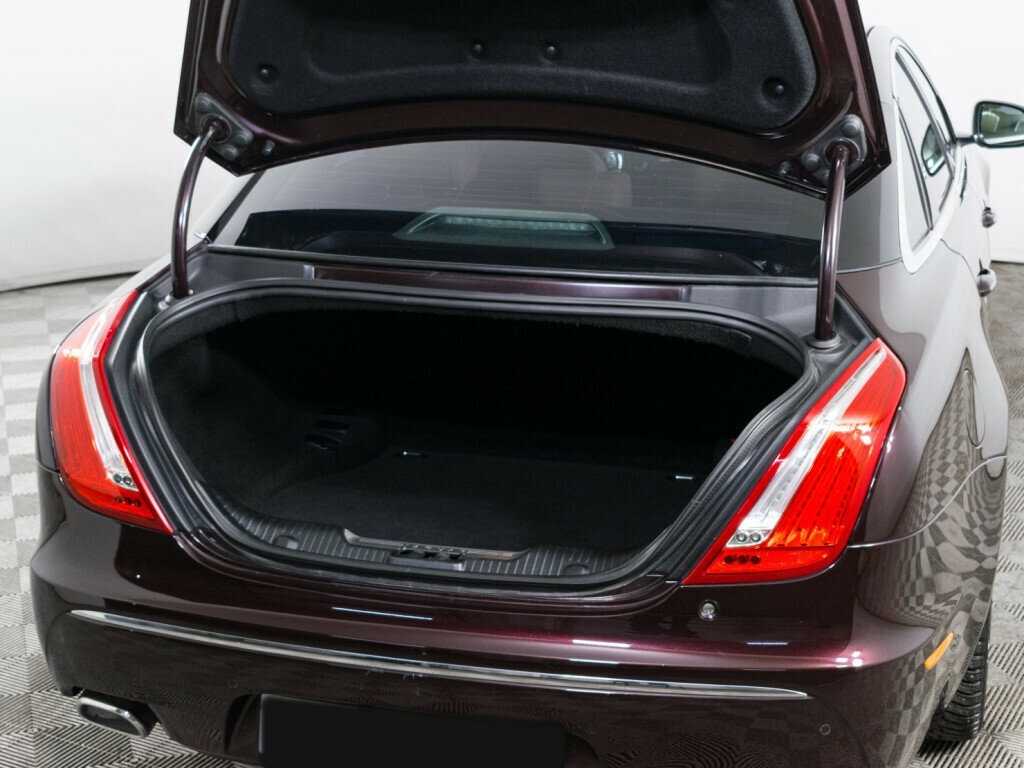 Jaguar XJ