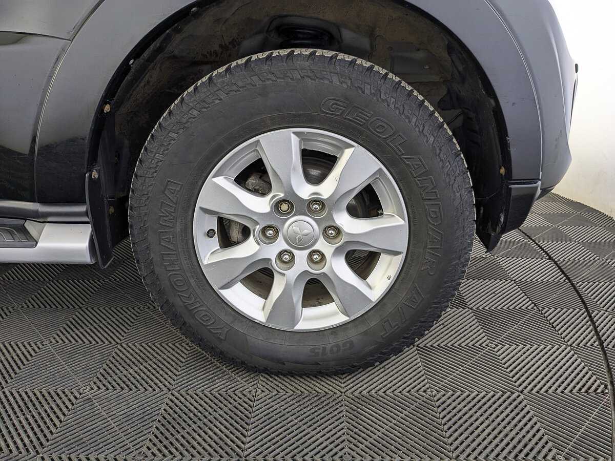 Mitsubishi Pajero 2013