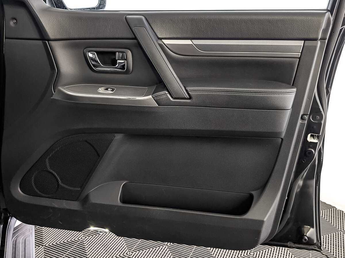 Mitsubishi Pajero 2013