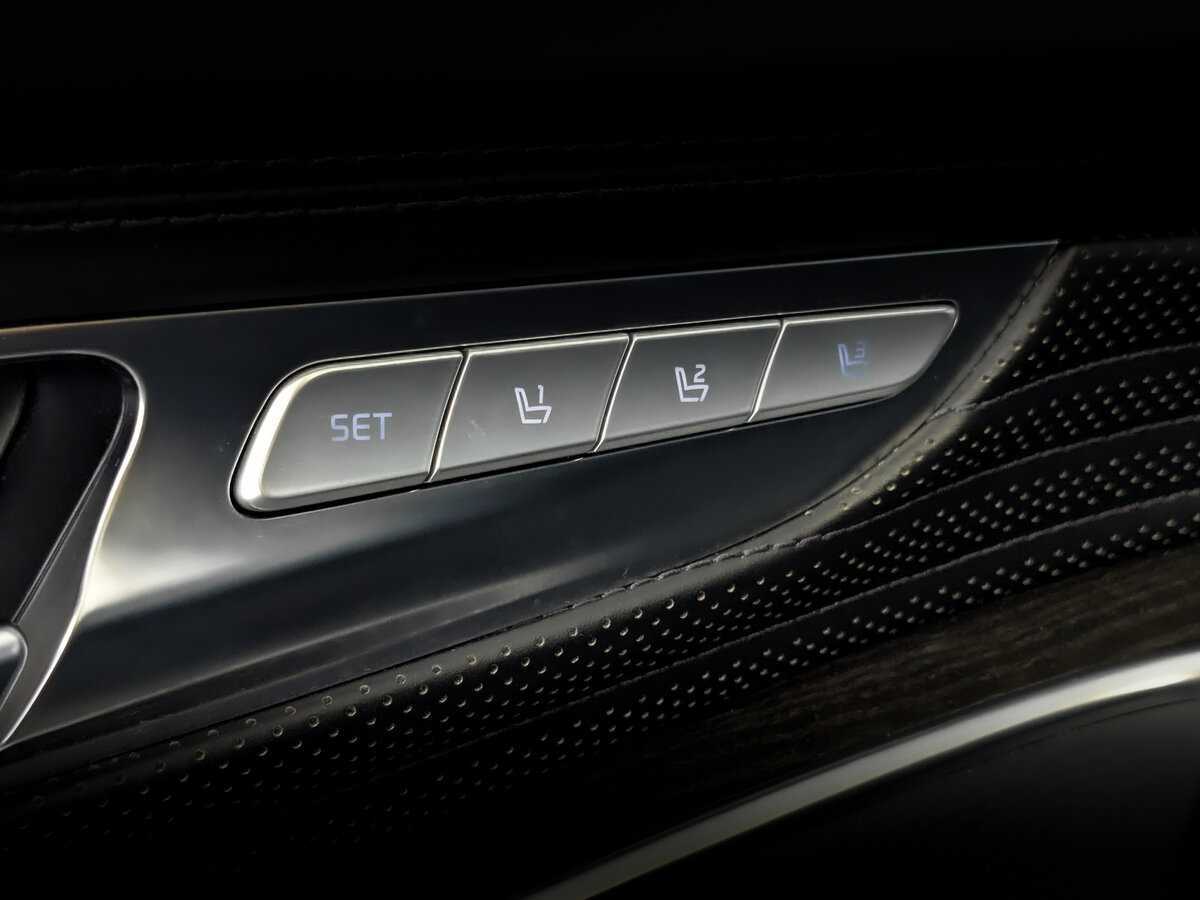 Kia K900 2019
