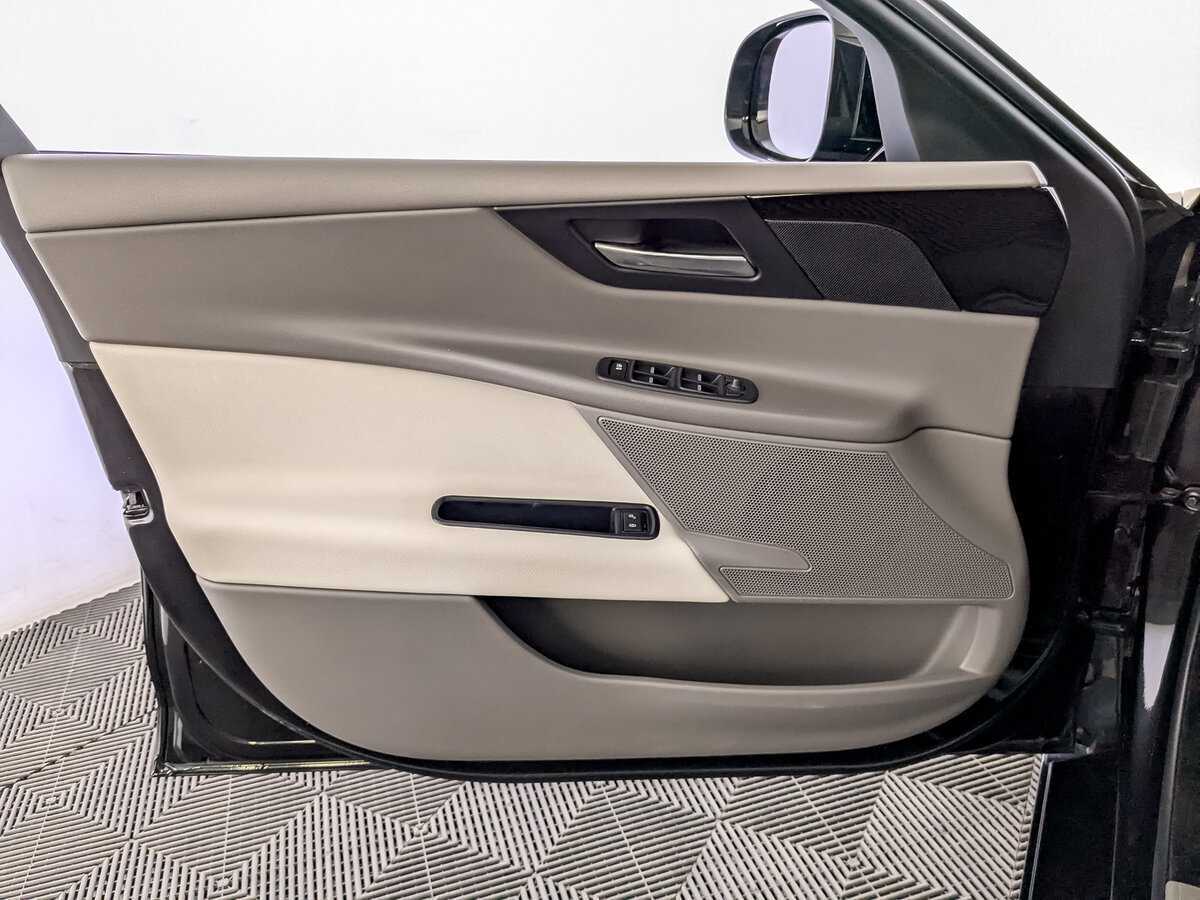 Jaguar XE 2015