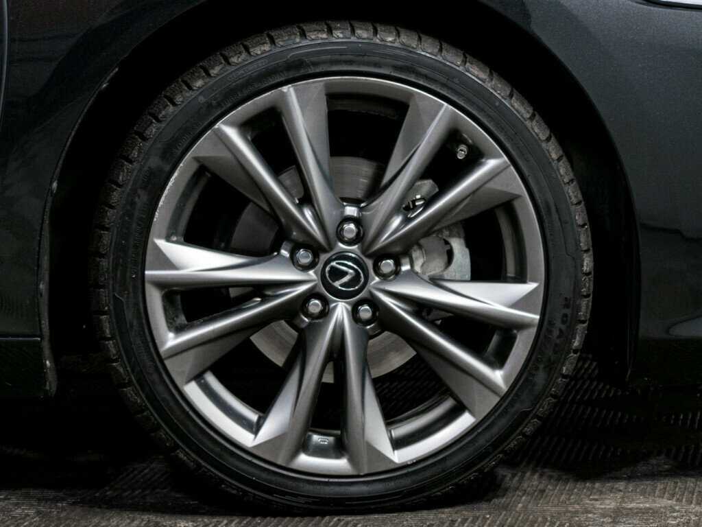 Lexus ES 2020