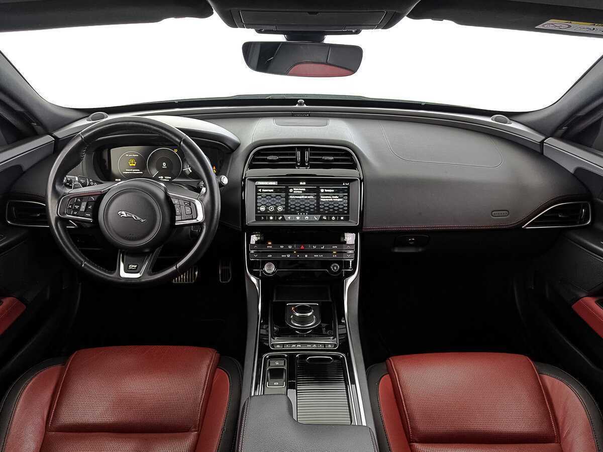 Jaguar XE 2019