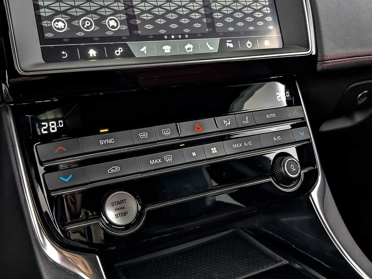 Jaguar XE 2019
