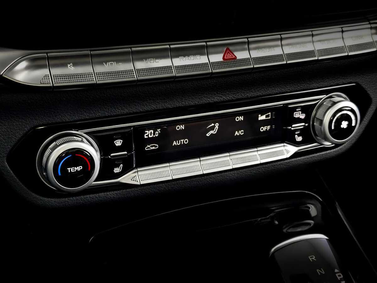 FAW Bestune T77 2022