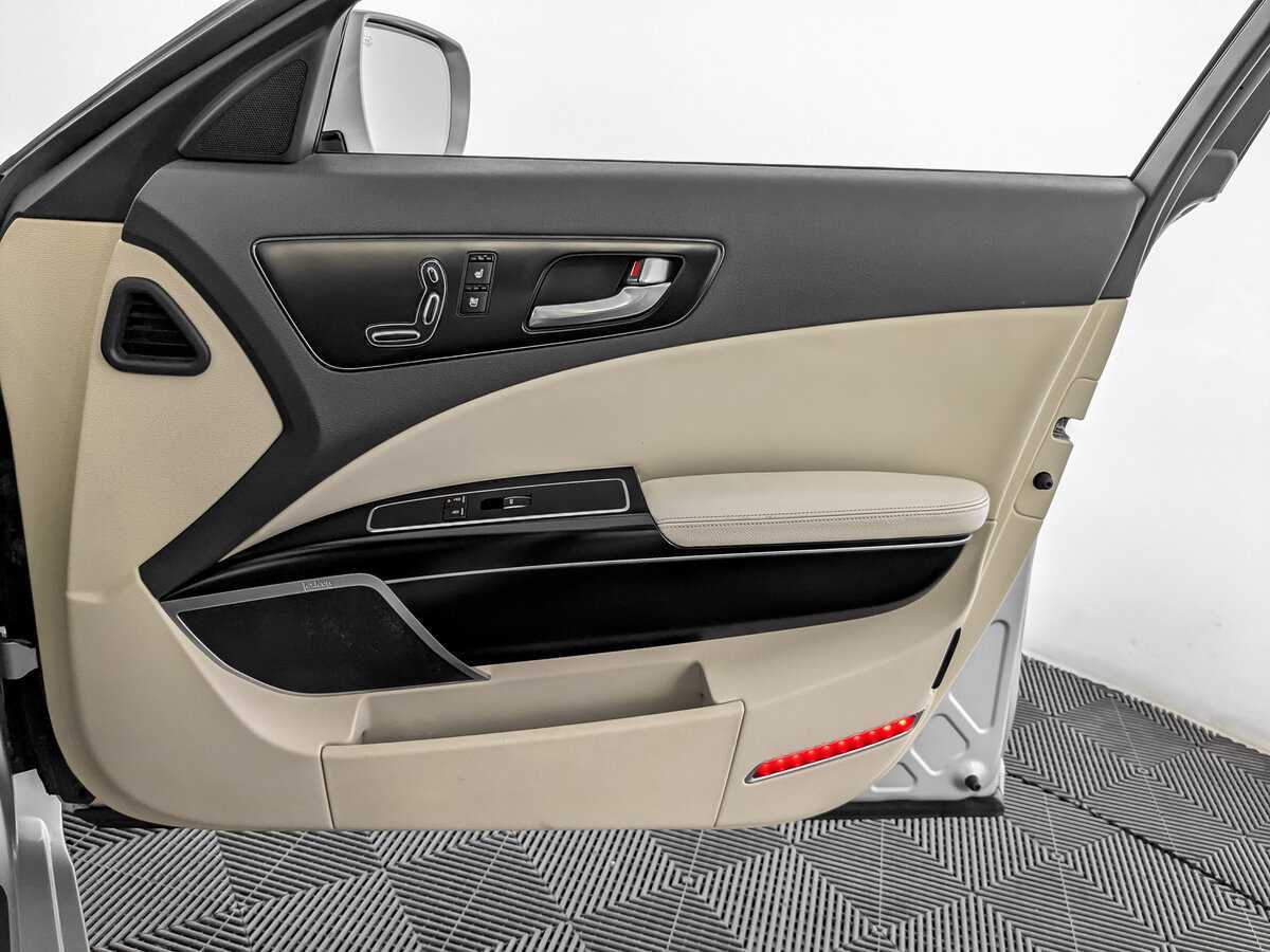 Kia Quoris 2013