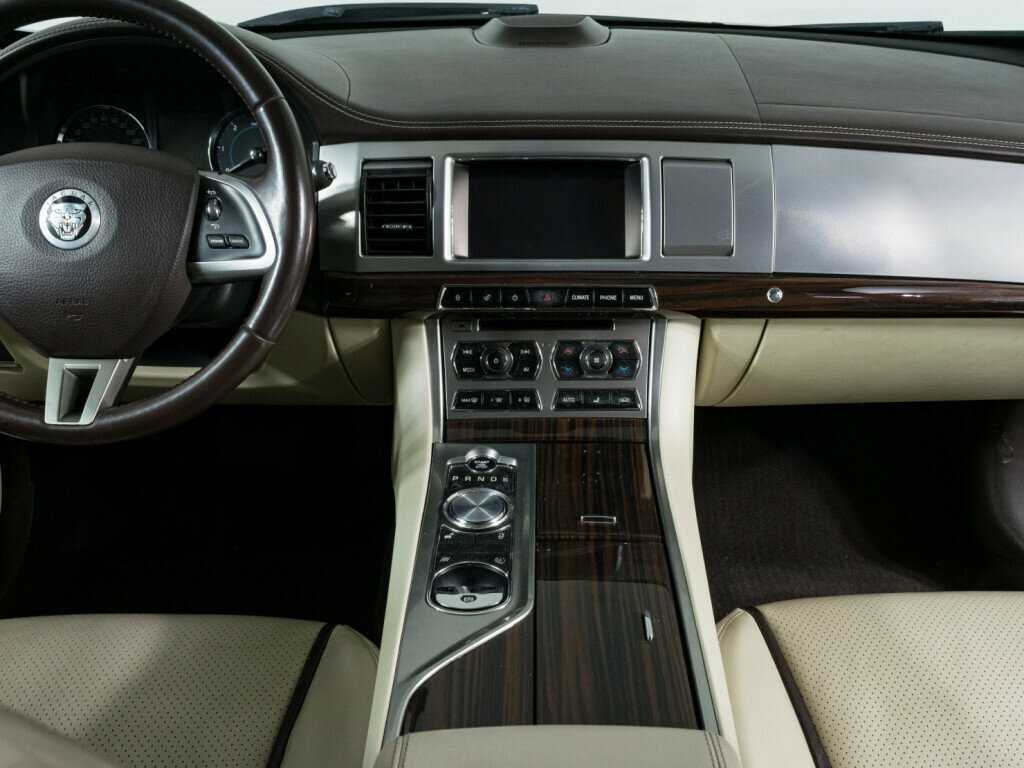 Jaguar XF 2011
