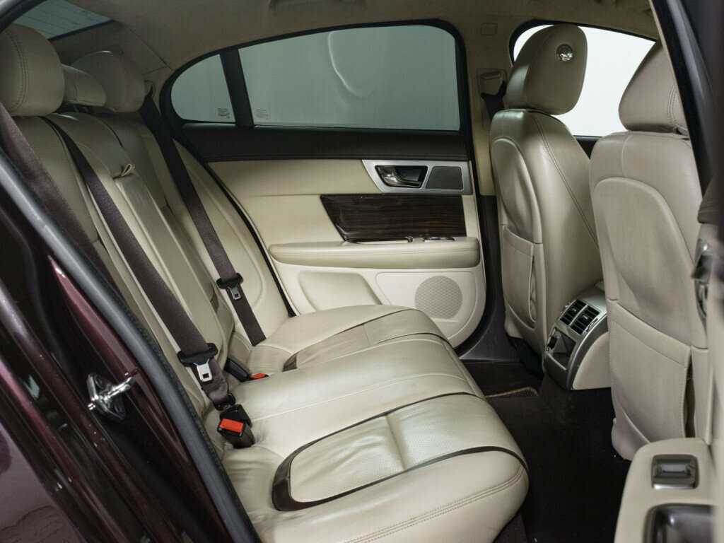 Jaguar XF 2011