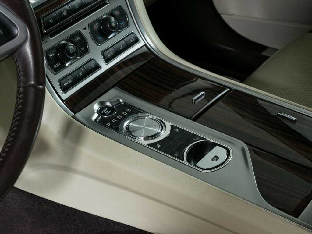 Jaguar XF 2011