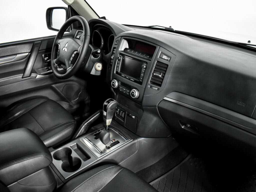 Mitsubishi Pajero 2013