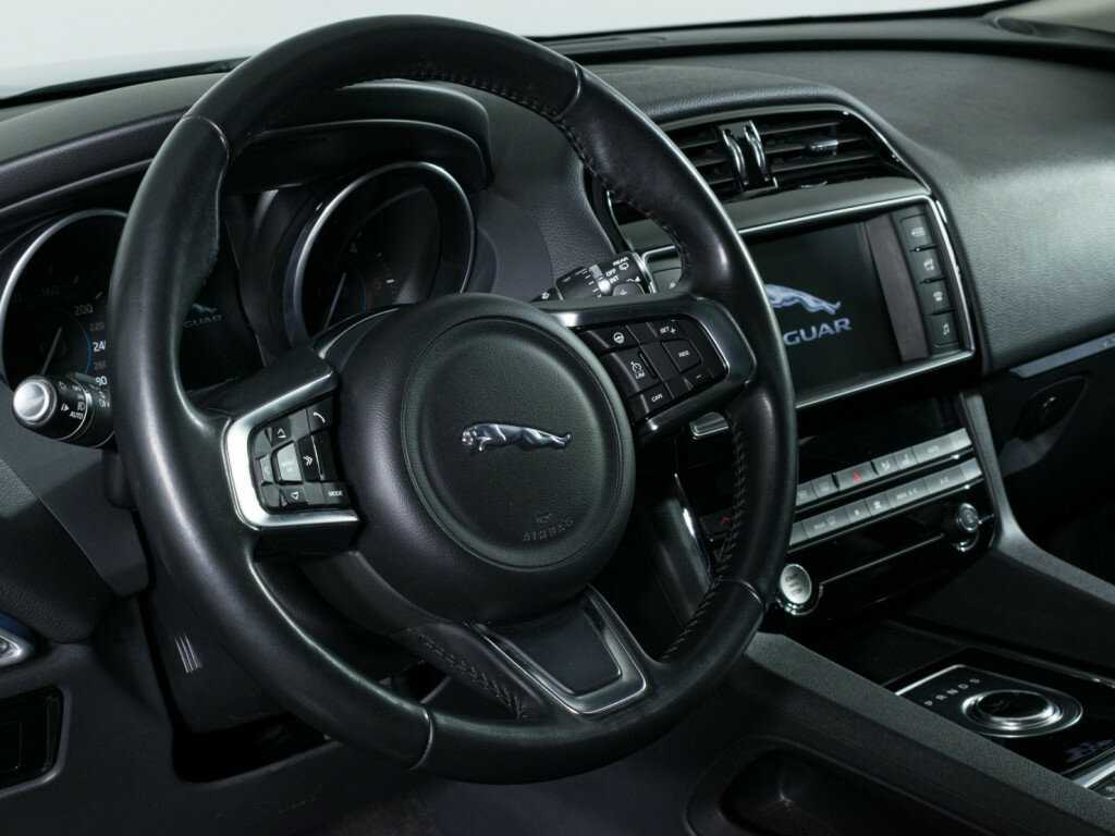 Jaguar F-Pace 2017