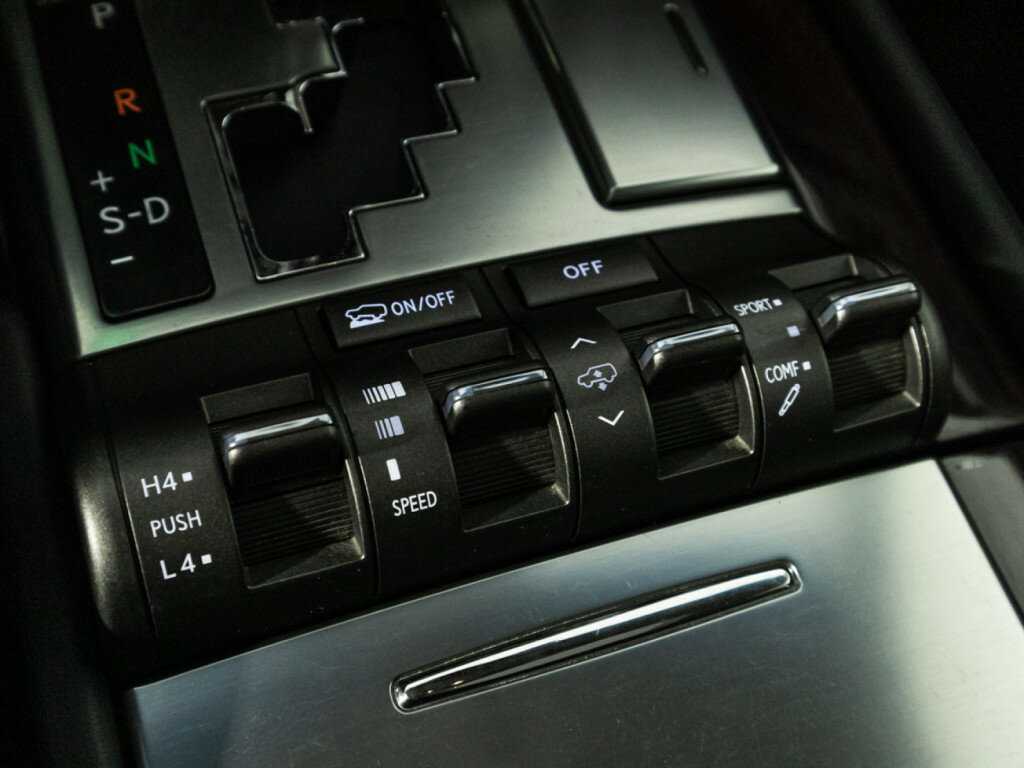 Lexus LX 2011