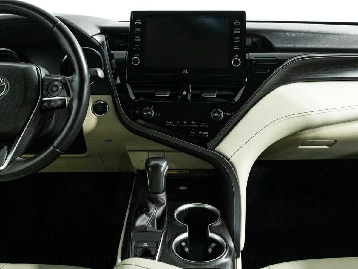 Toyota Camry 2021