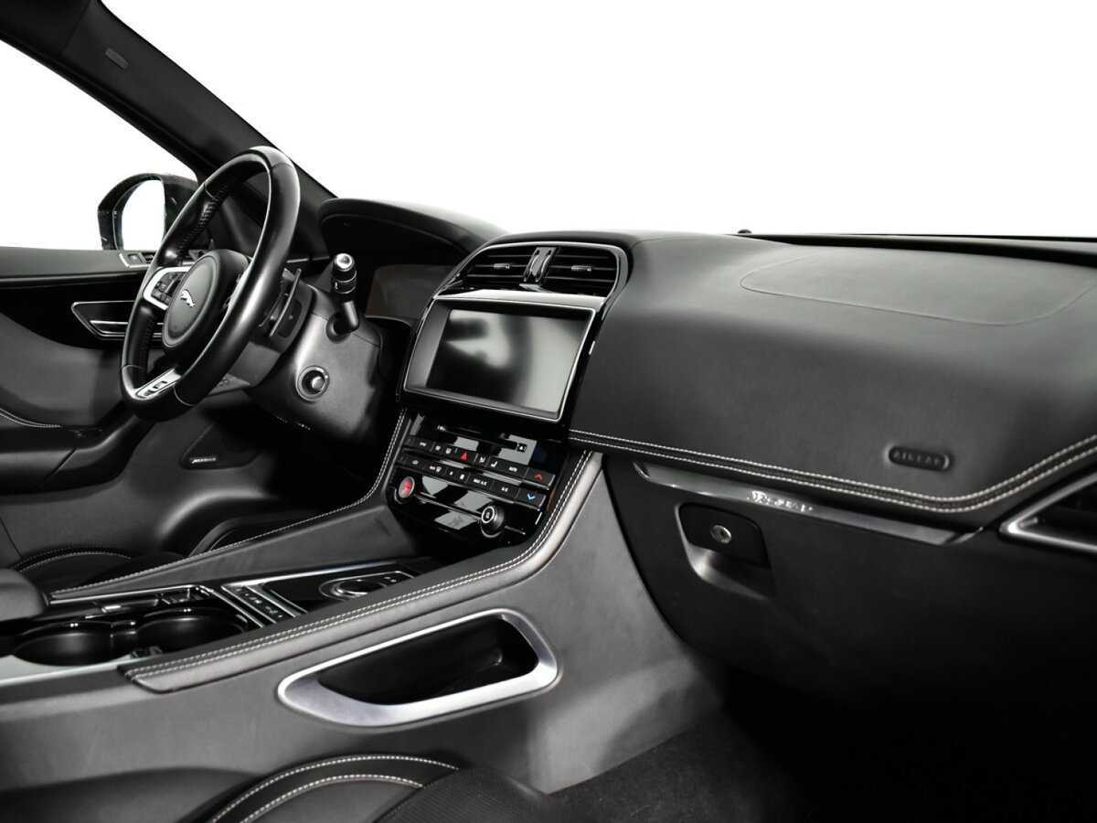 Jaguar F-Pace 2016