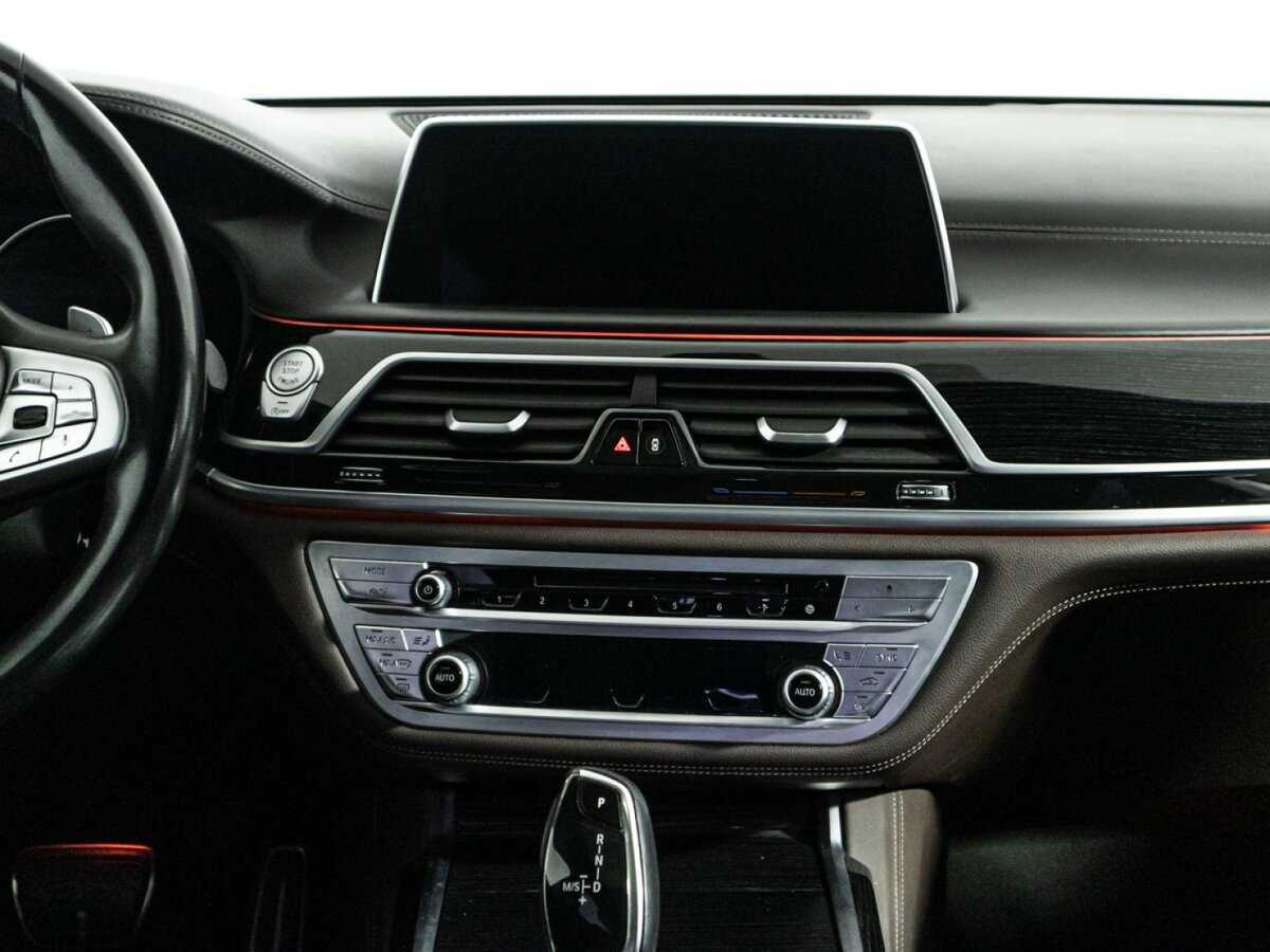BMW 7 серии 2018