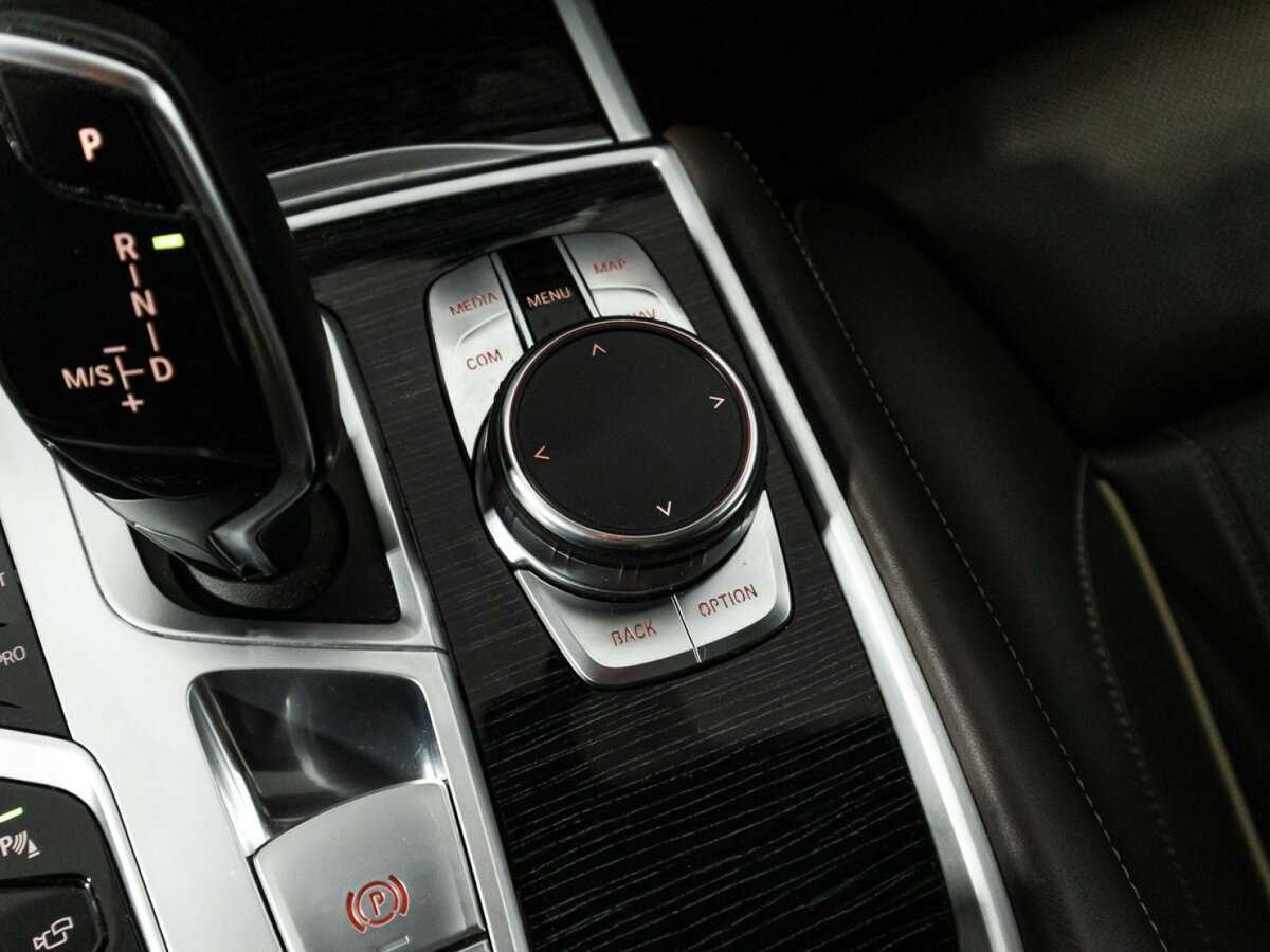 BMW 7 серии 2018