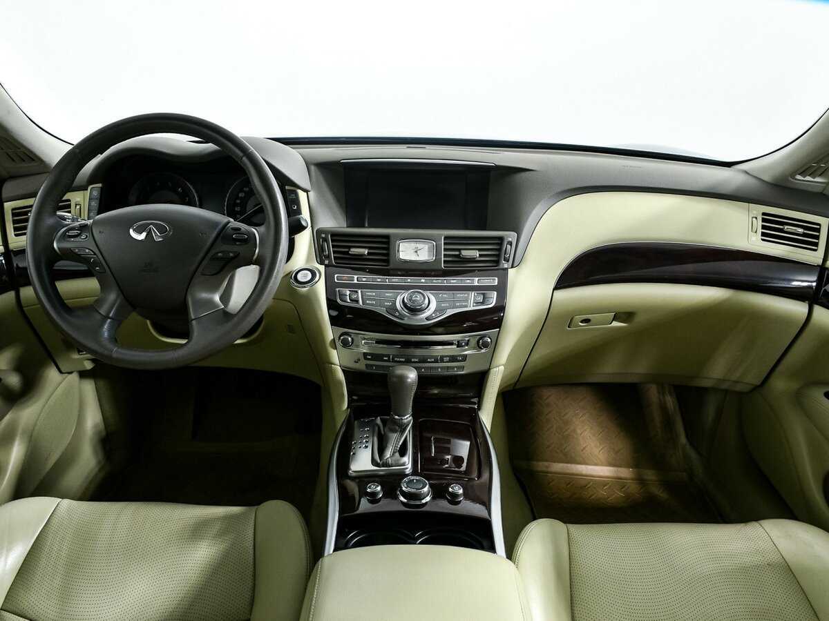 Infiniti Q70 2016