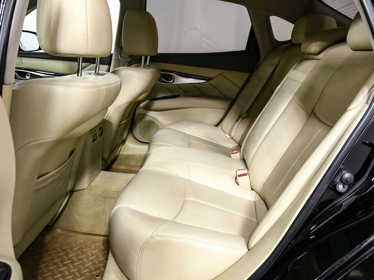 Infiniti Q70 2016