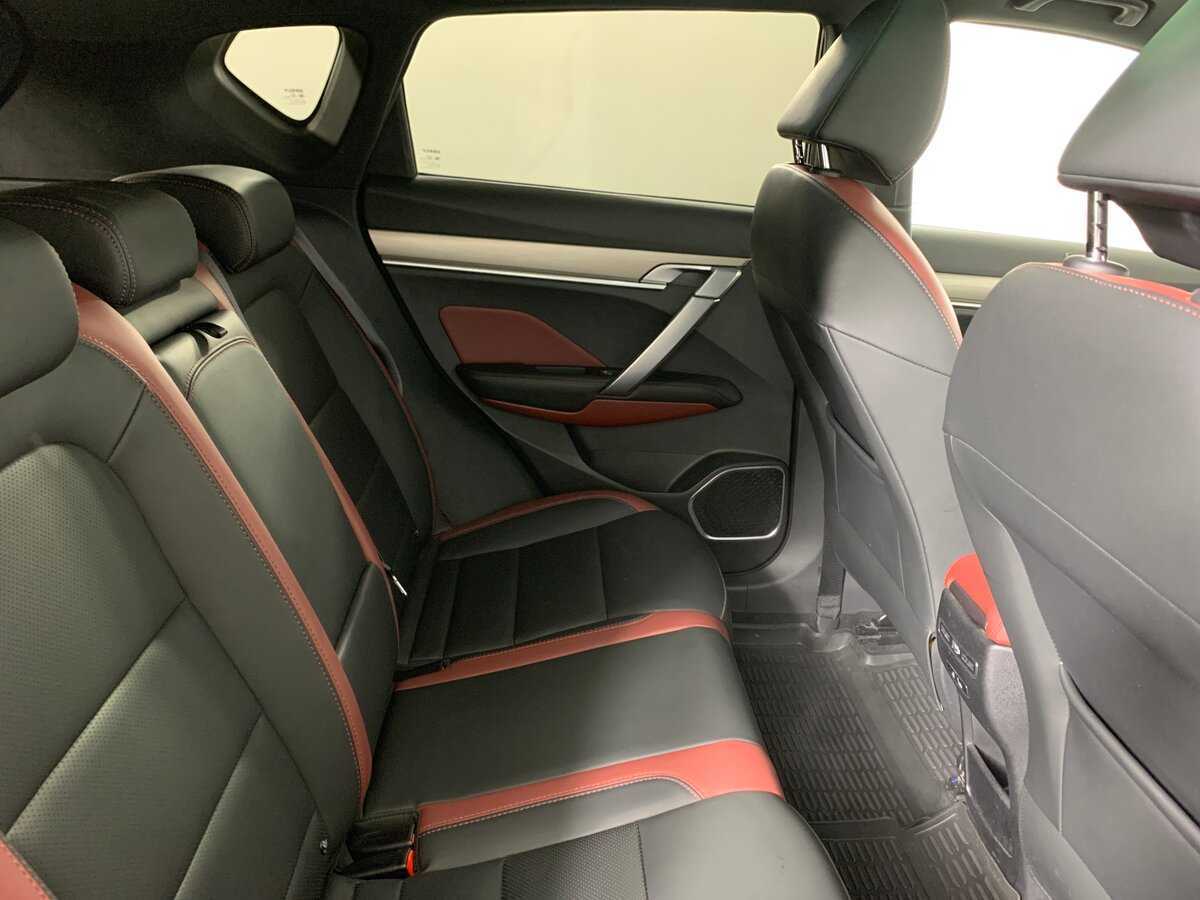 Geely Coolray 2021