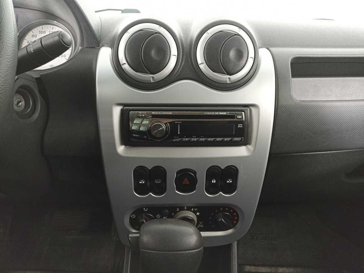 Renault Logan 2011