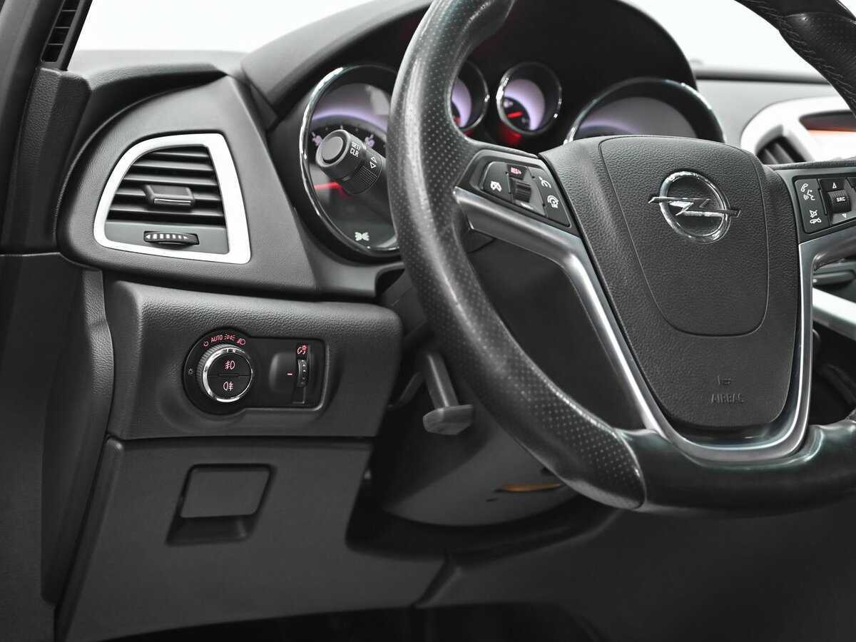 Opel Astra 2012