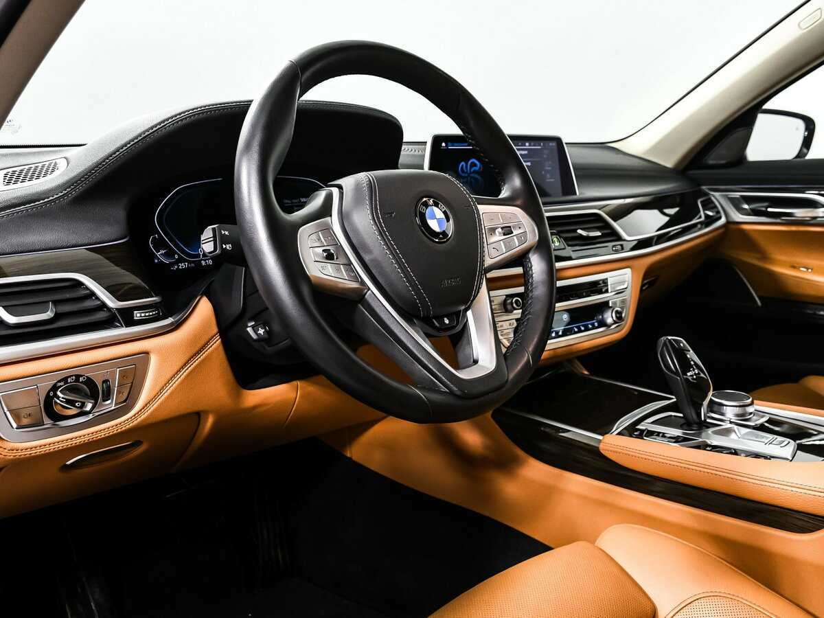 BMW 7 серии 2019