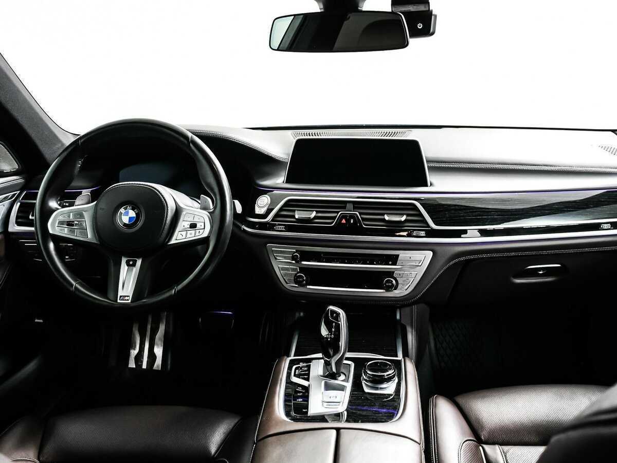 BMW 7 серии 2021