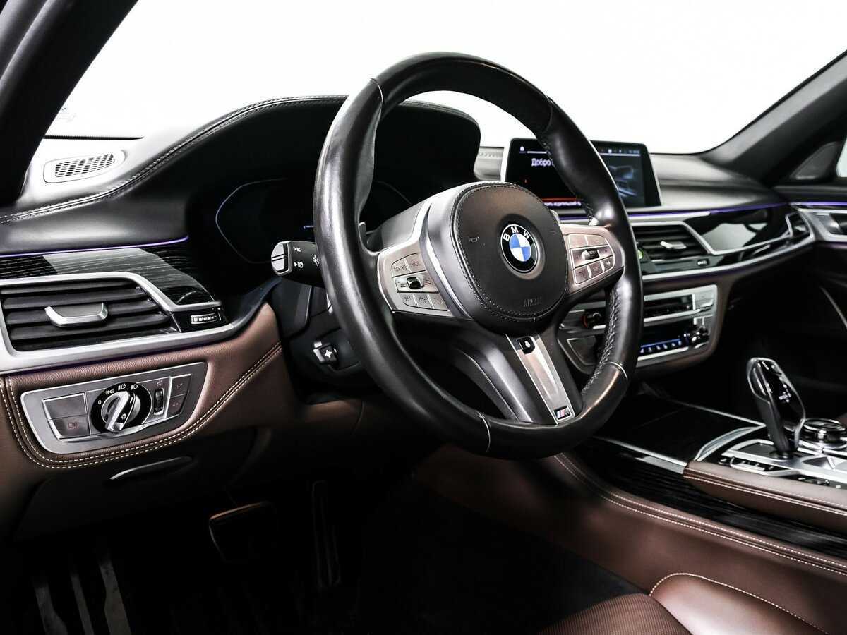 BMW 7 серии 2021
