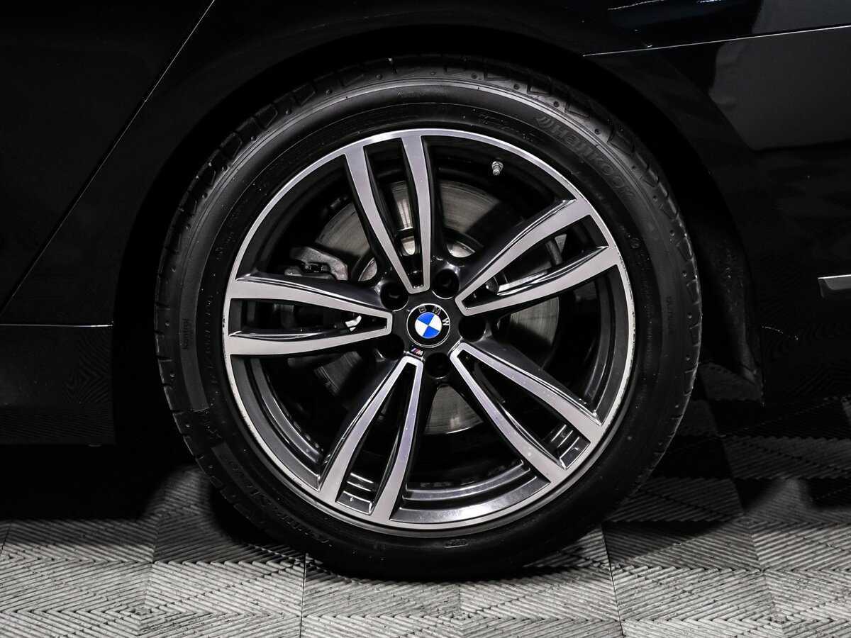 BMW 7 серии 2021