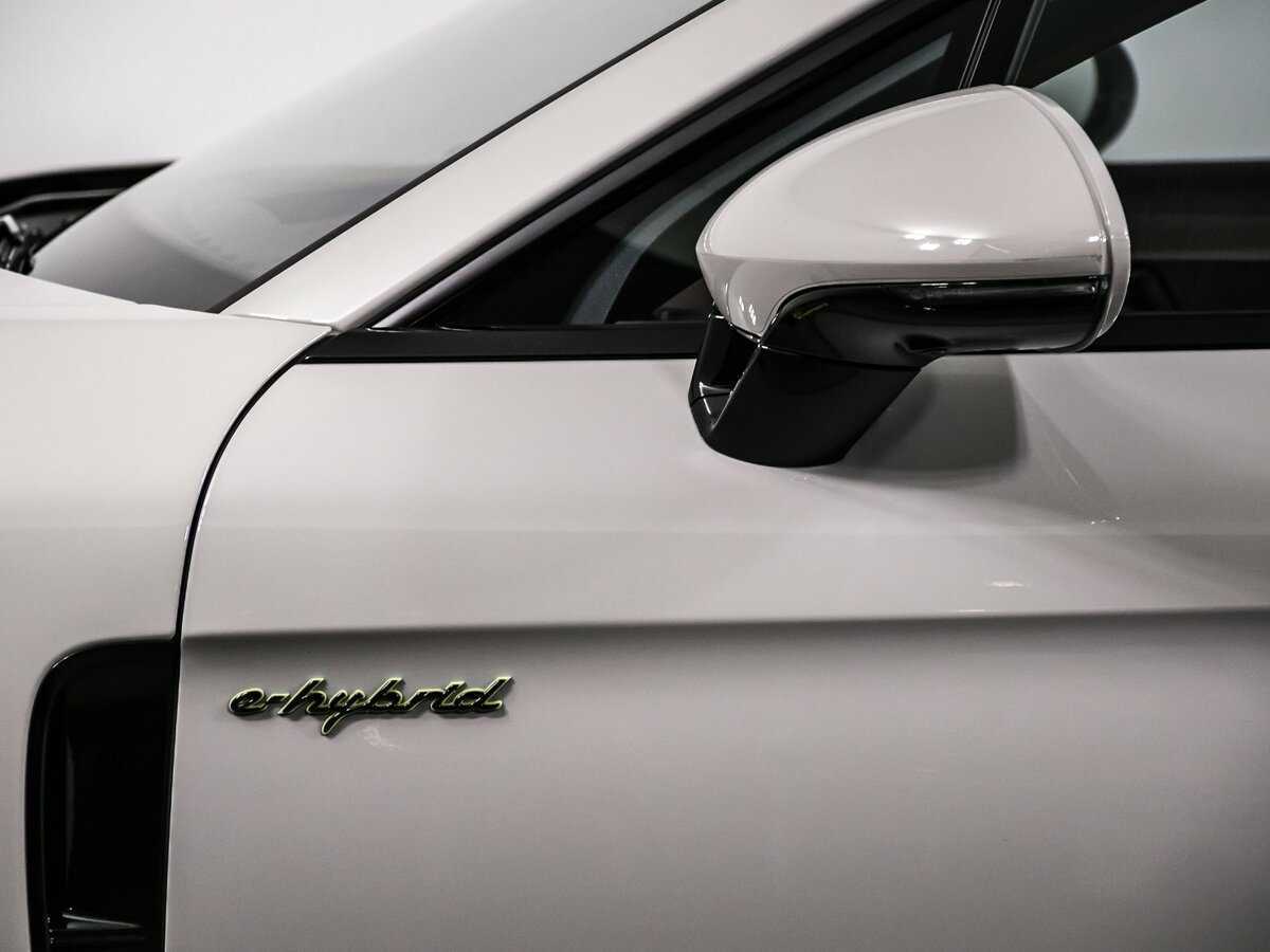Porsche Panamera 2021