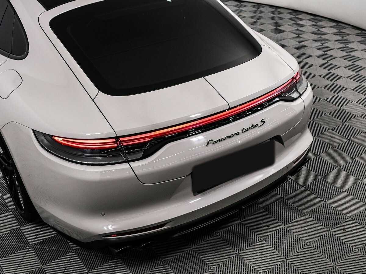 Porsche Panamera 2021