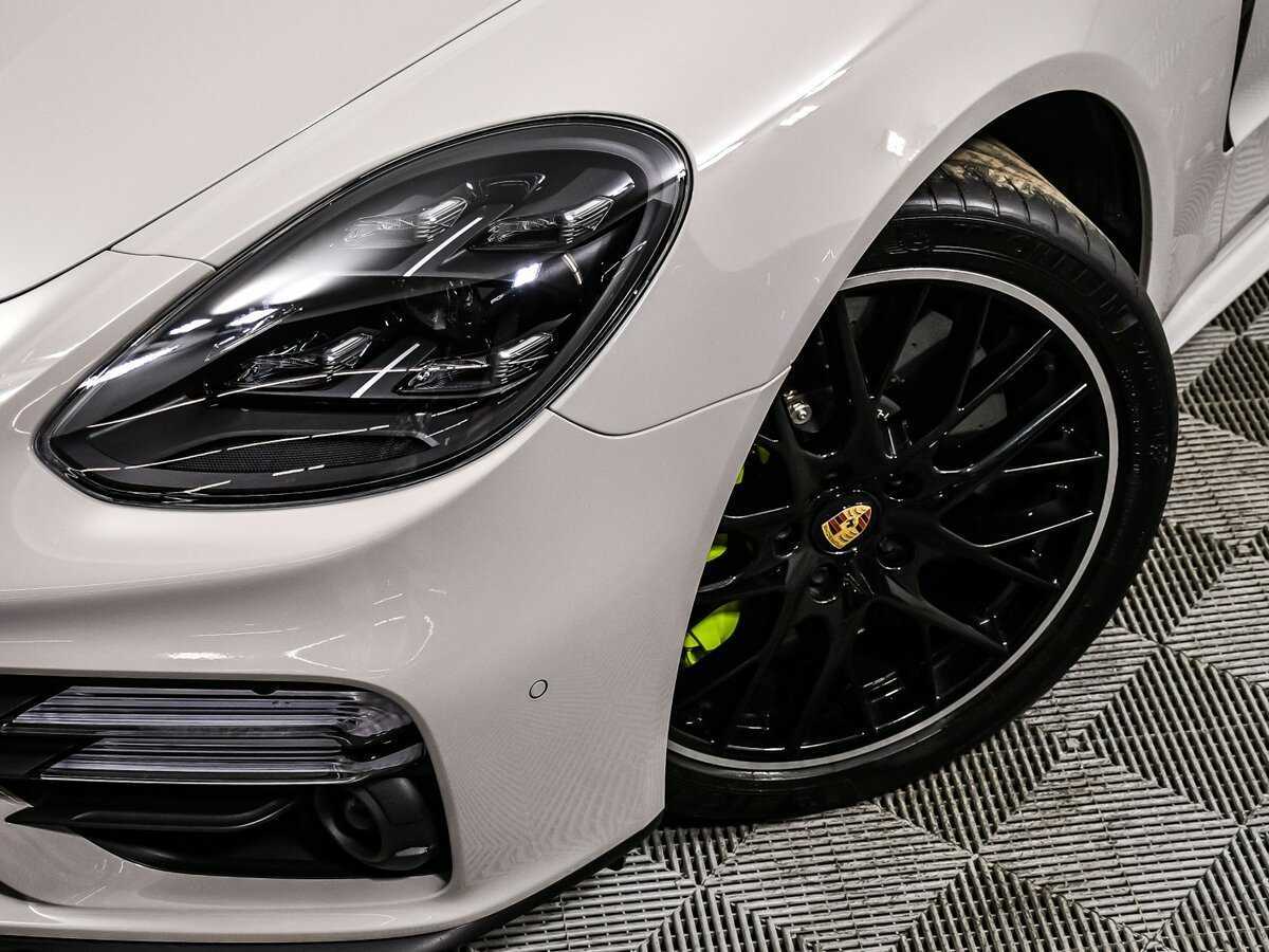 Porsche Panamera 2021