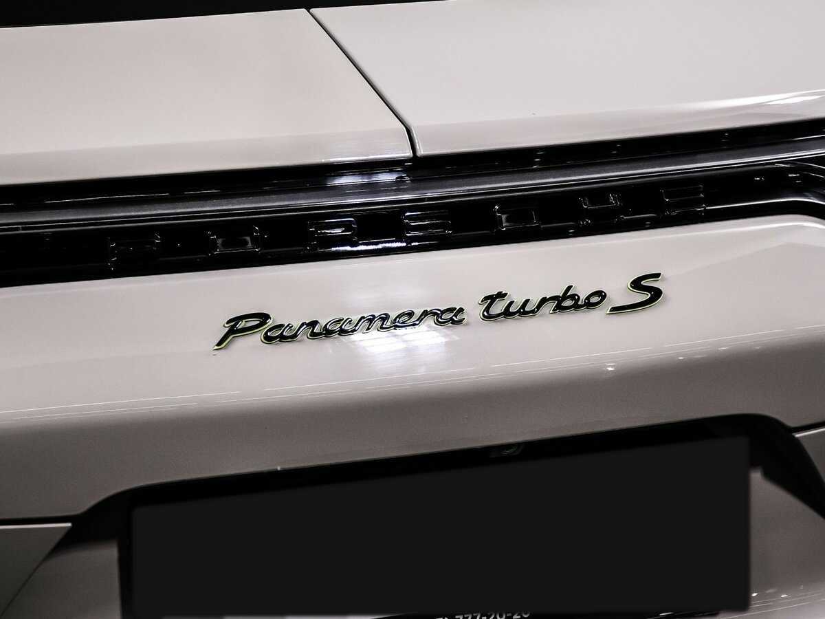 Porsche Panamera 2021