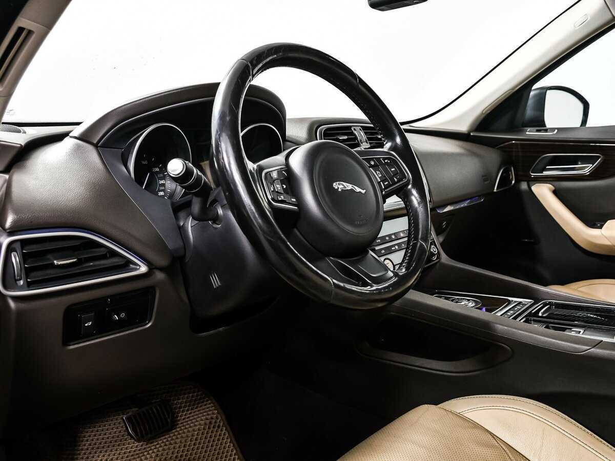 Jaguar F-Pace 2016