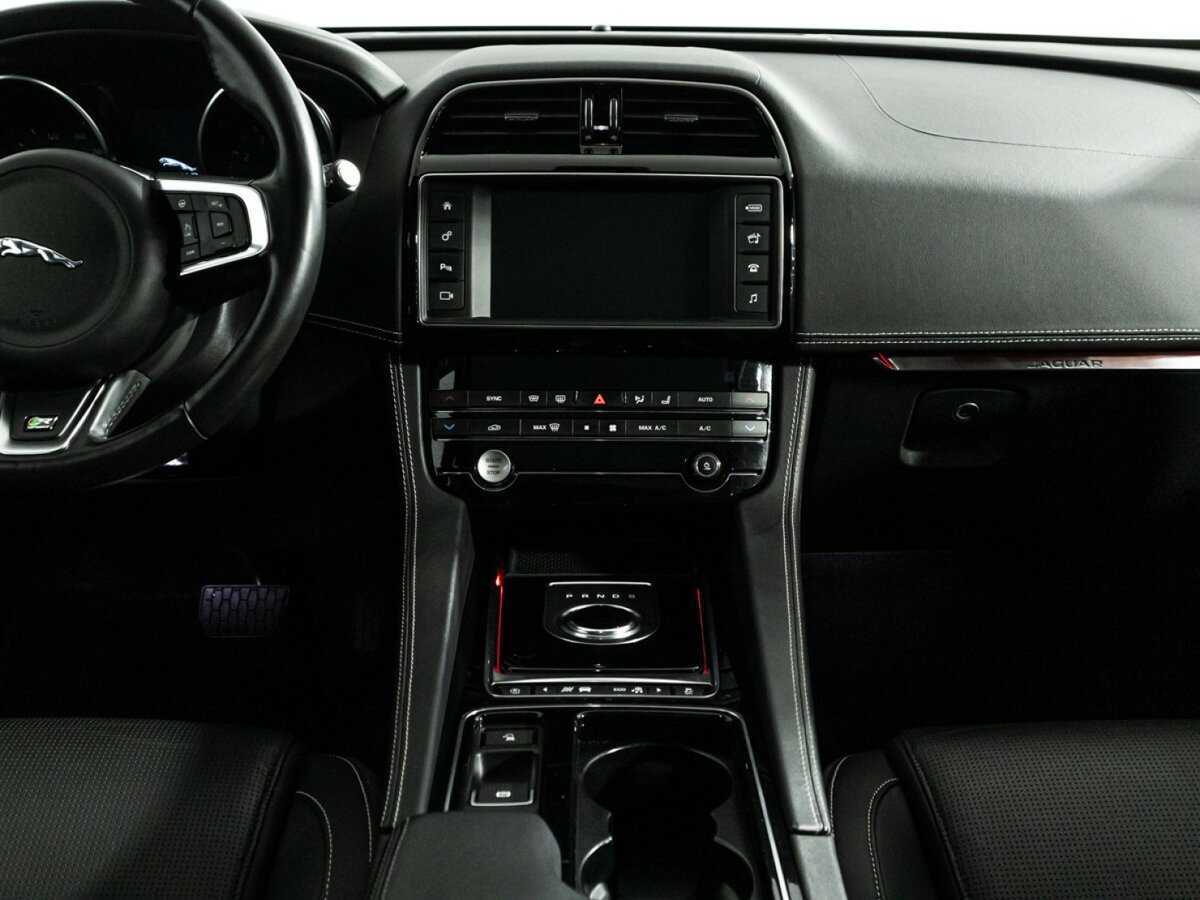 Jaguar F-Pace 2018