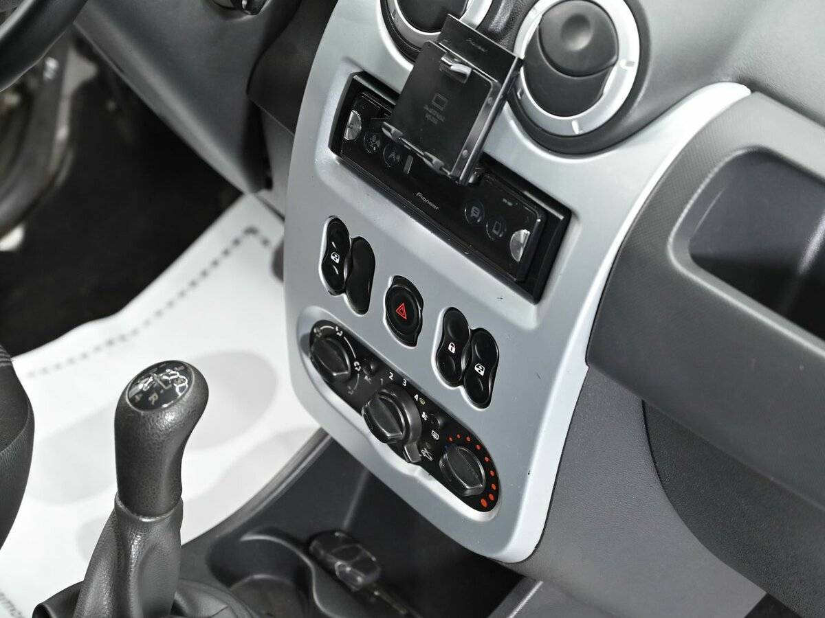 Renault Logan 2013