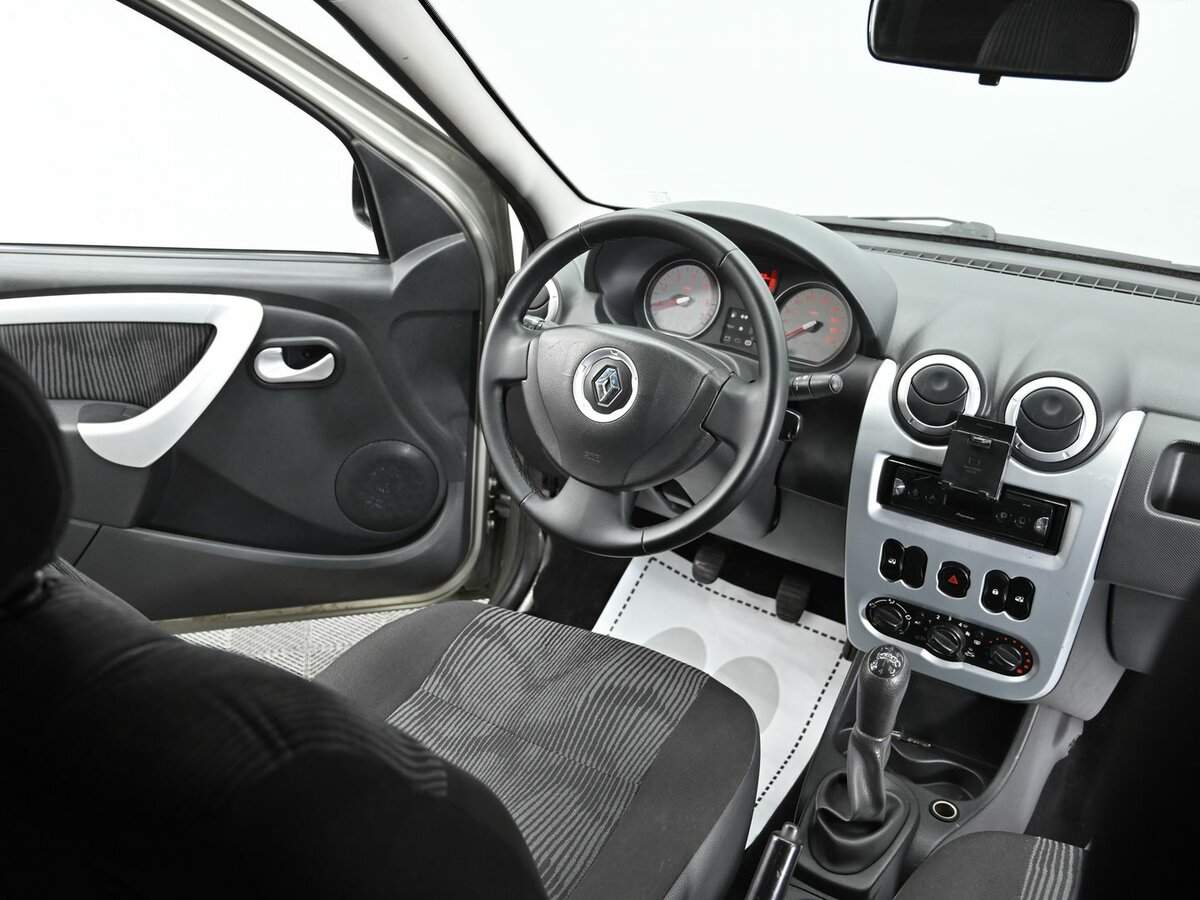 Renault Logan 2013