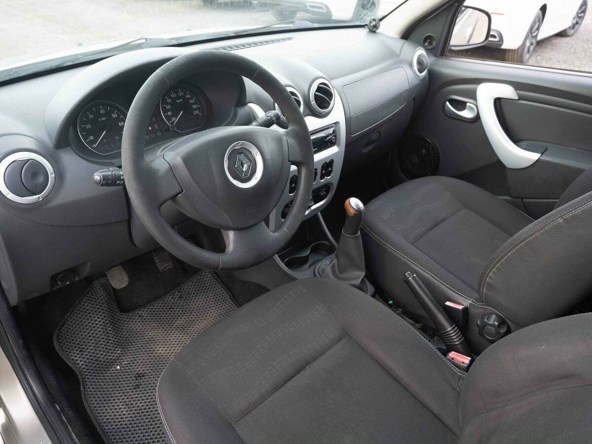 Renault Sandero 2011
