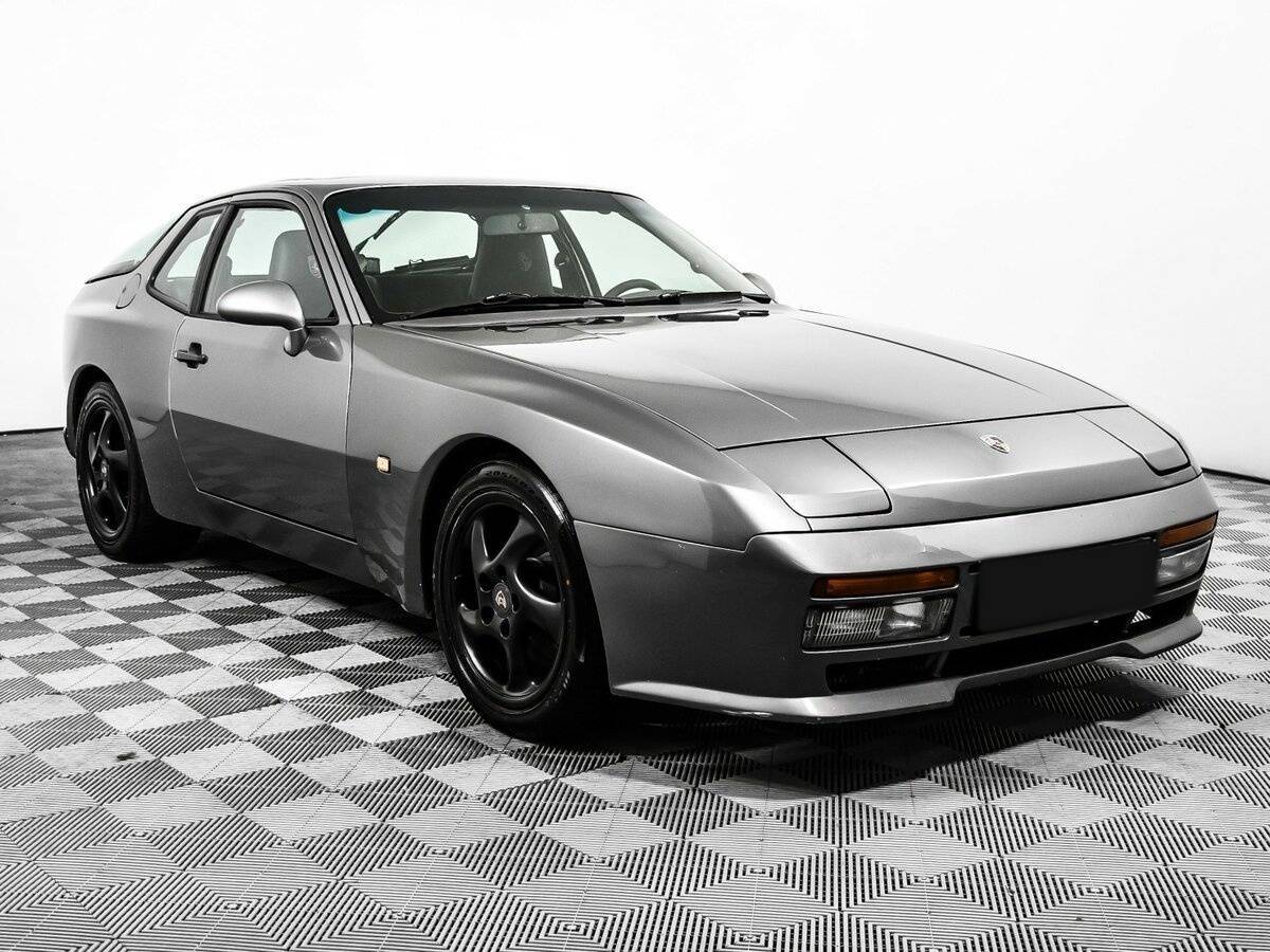 Porsche 944