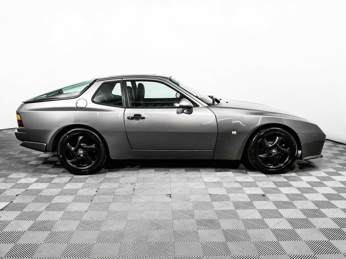 Porsche 944
