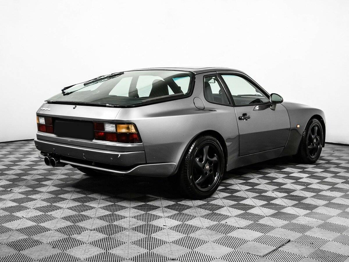 Porsche 944