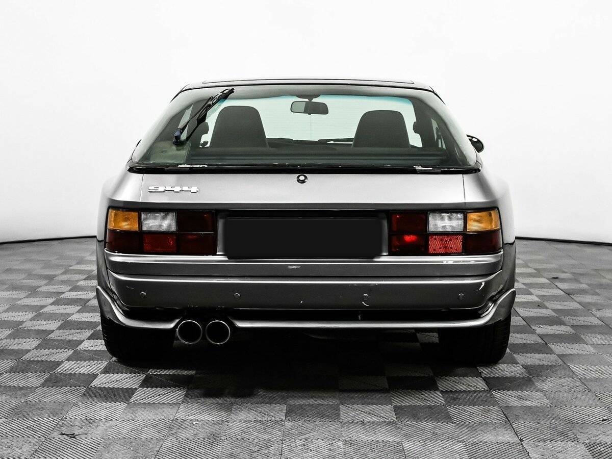 Porsche 944