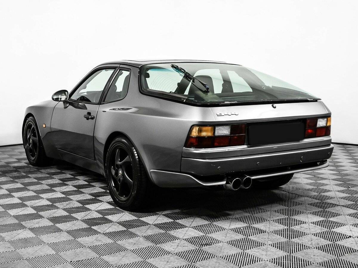 Porsche 944