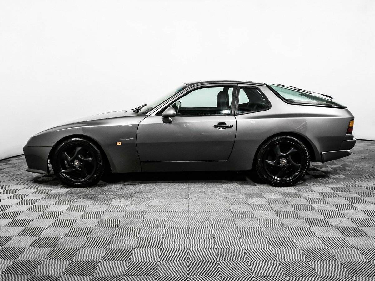 Porsche 944