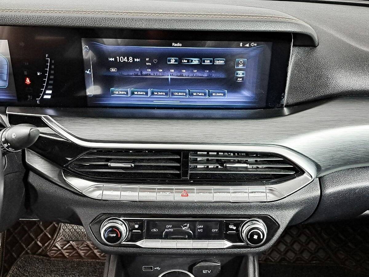 FAW Bestune T77 2019